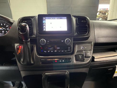 Used 2023 RAM ProMaster 2500 w/ Driver Convenience Group FWD image 17
