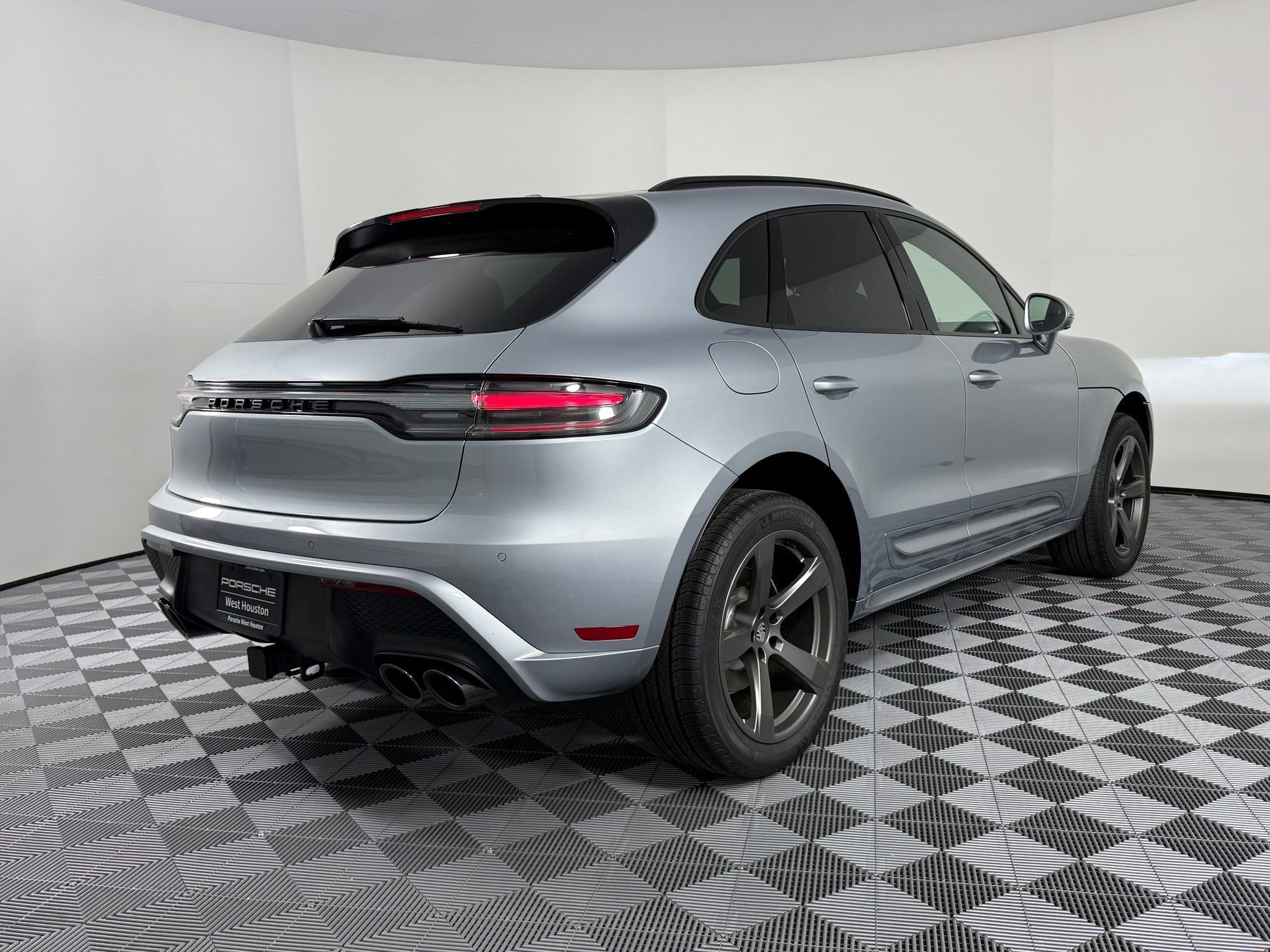 Certified 2026 Porsche Macan AWD/4WD image 9