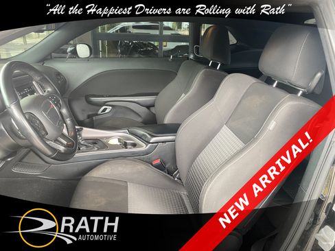 Used 2022 Dodge Challenger GT RWD image 7