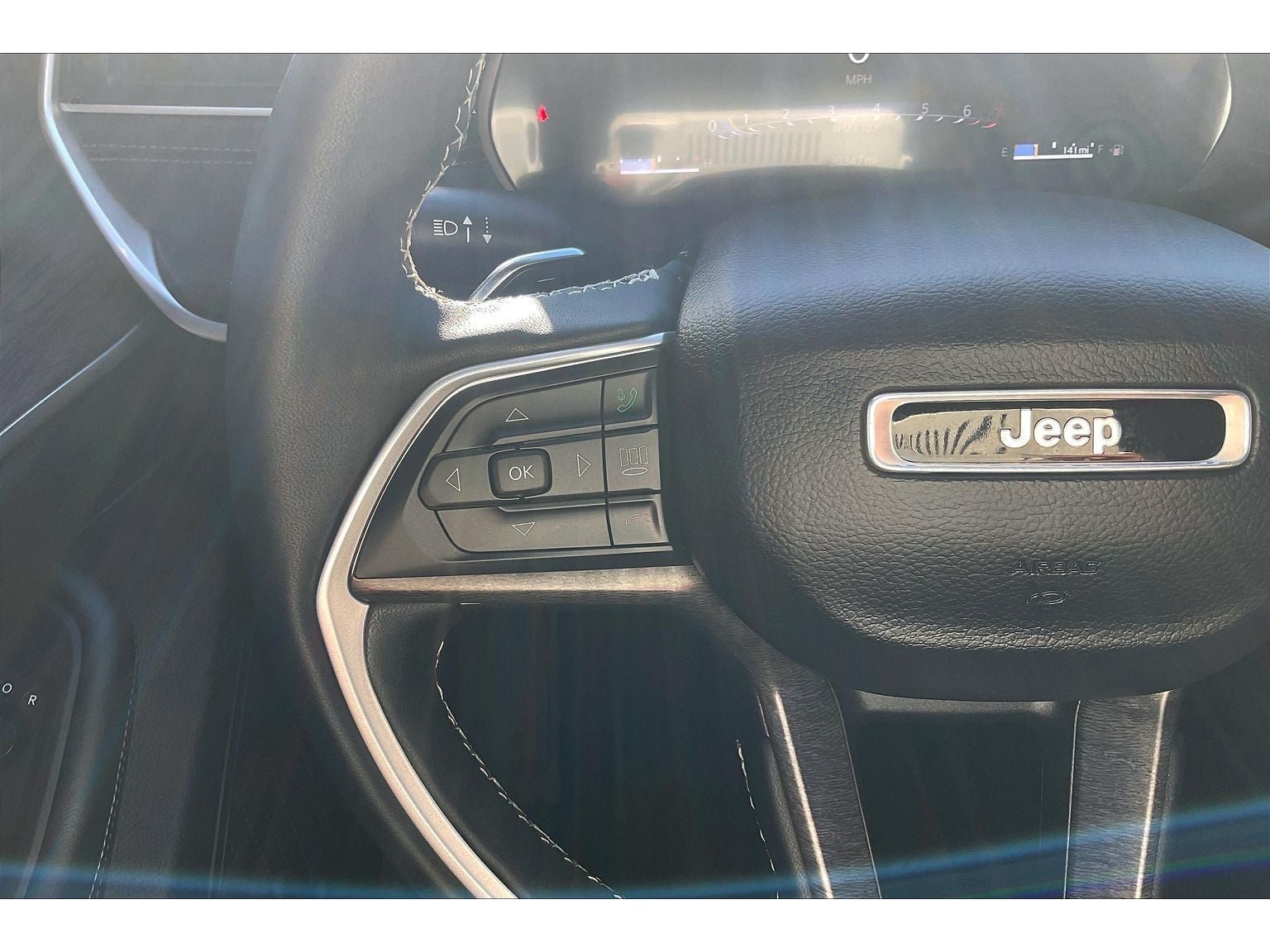 Used 2024 Jeep Grand Cherokee Limited w/ Black Appearance Package AWD/4WD image 20