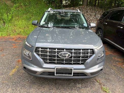 Certified 2025 Hyundai Venue SEL FWD image 6