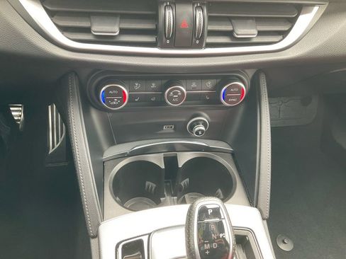 Used 2022 Alfa Romeo Stelvio Veloce image 22