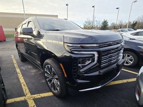 Certified 2025 Chevrolet Suburban High Country image 3