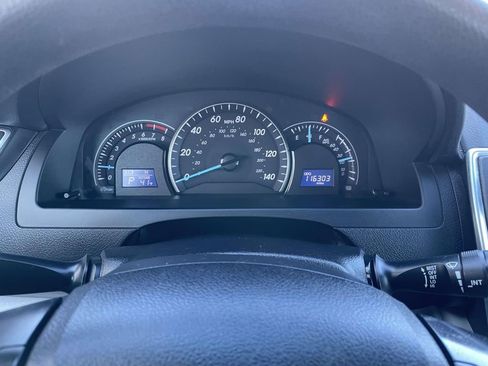 Used 2015 Toyota Camry LE image 34