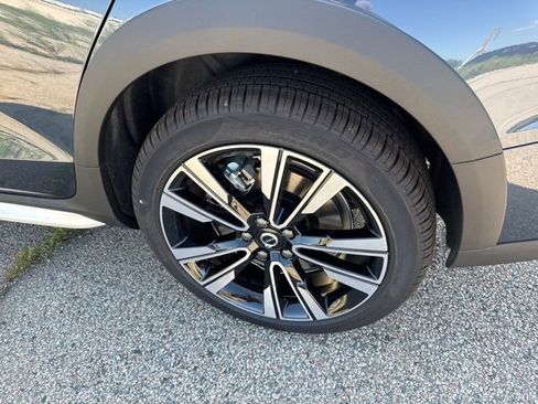 New 2026 Volvo V60 B5 Cross Country Ultra w/ Protection Package Premier image 6