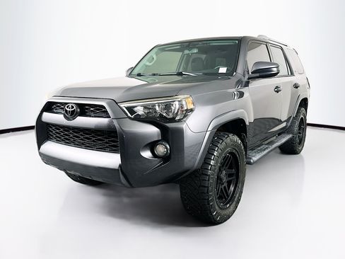 Used 2017 Toyota 4Runner SR5 AWD/4WD image 3