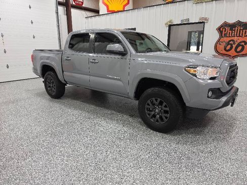 Used 2021 Toyota Tacoma SR5 RWD image 4