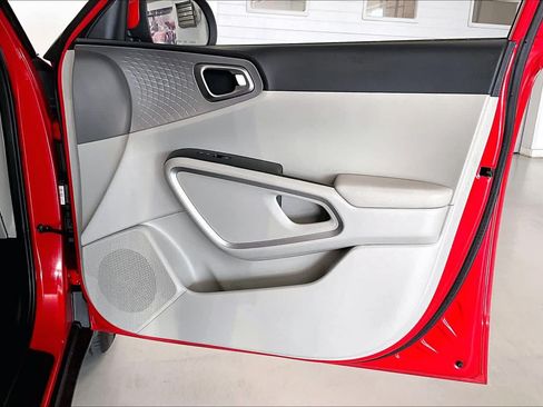 Used 2023 Kia Soul LX w/ LX Technology Package FWD image 25