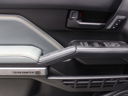 Used 2025 Toyota 4Runner Trailhunter image 45