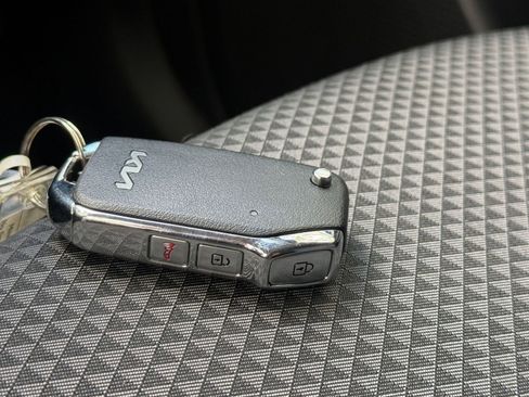 Used 2025 Kia Soul LX w/ LX Technology Package image 18
