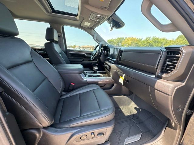 Used 2024 Chevrolet Silverado 1500 LTZ w/ LTZ Premium Package RWD image 18
