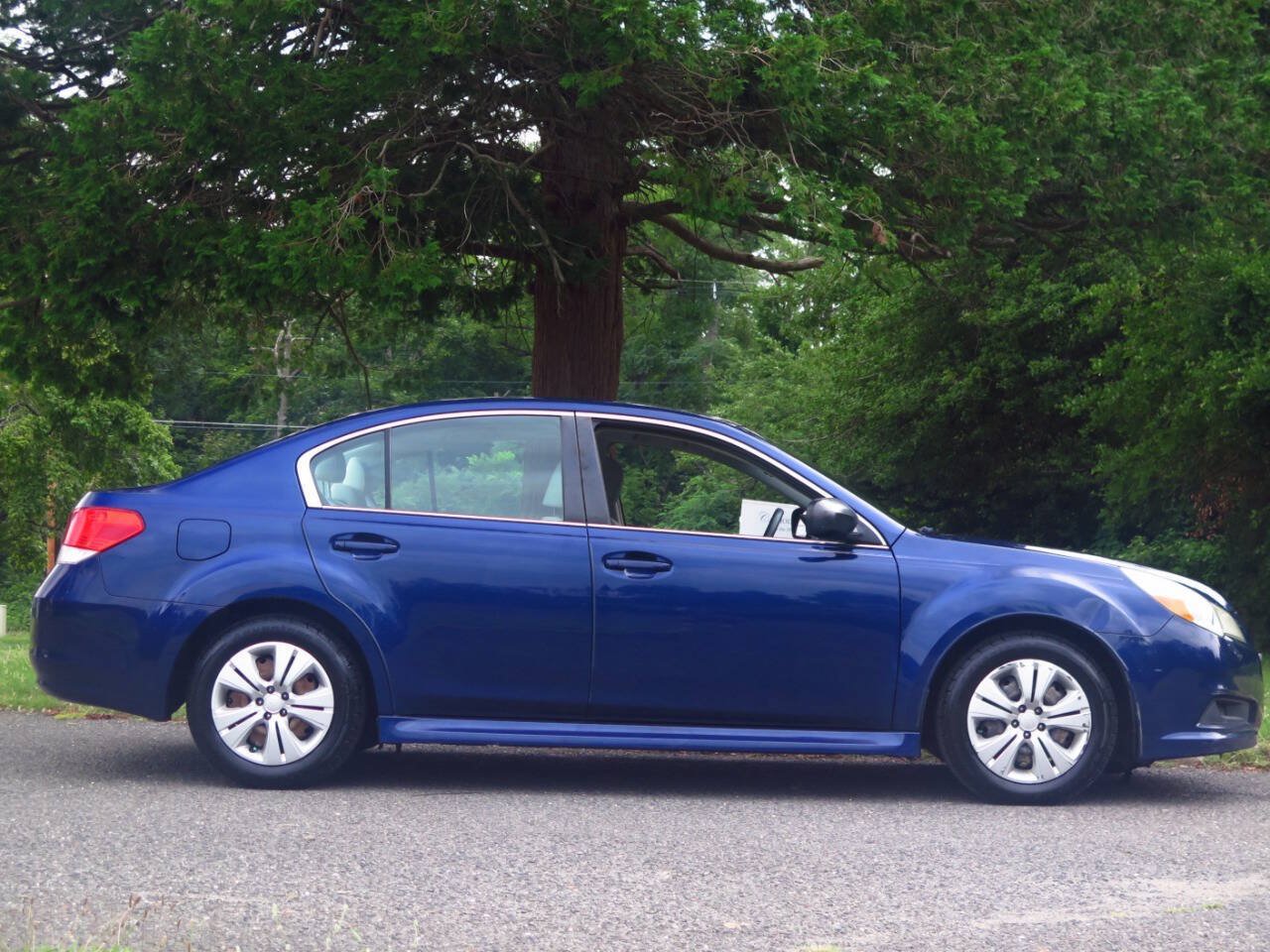Used 2011 Subaru Legacy 2.5i AWD/4WD image 5