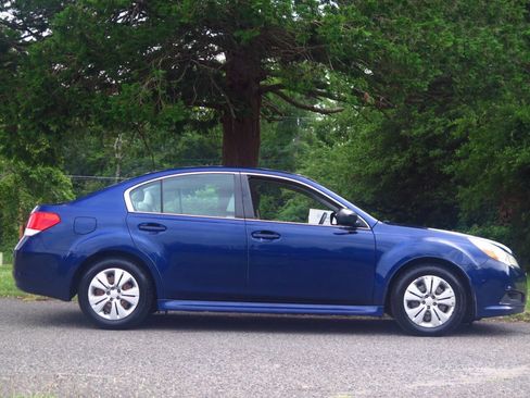 Used 2011 Subaru Legacy 2.5i AWD/4WD image 5
