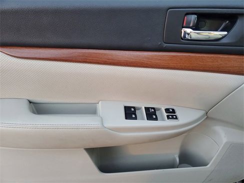 Used 2014 Subaru Outback 2.5i Limited image 9