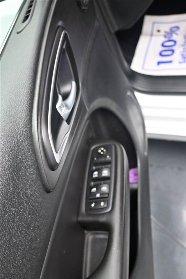 Used 2017 Chrysler 200 Limited Platinum w/ Comfort & Convenience Group FWD image 12