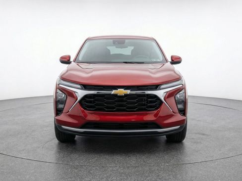Used 2025 Chevrolet Trax LT w/ LT Convenience Package image 2