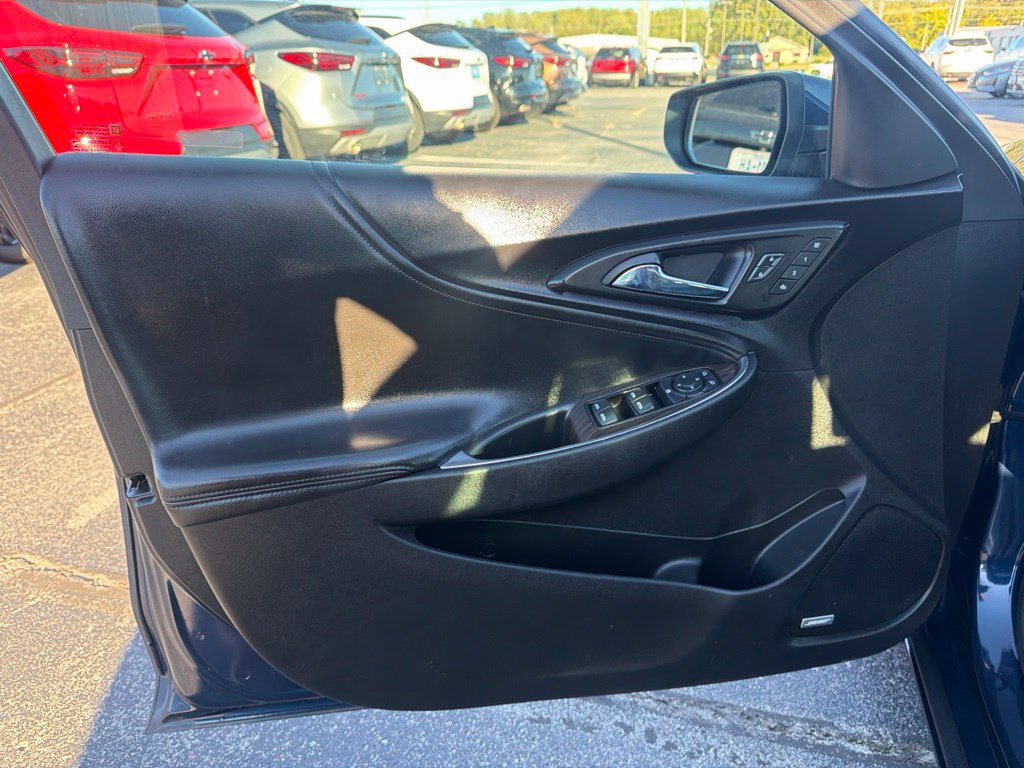 Used 2020 Chevrolet Malibu Premier FWD image 16