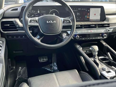 Used 2024 Kia Telluride SX image 2