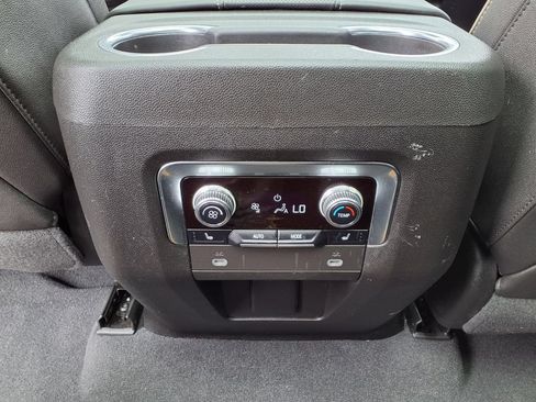 Used 2023 GMC Yukon XL SLT w/ SLT Luxury Package AWD/4WD image 15