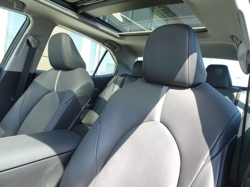 Used 2022 Toyota Camry XSE w/ Navigation Package image 12