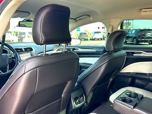 Used 2019 Ford Fusion SE w/ Equipment Group 151A image 17