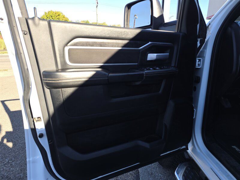 Used 2024 RAM 3500 Big Horn AWD/4WD image 6