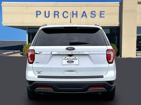 Used 2019 Ford Explorer XLT w/ Equipment Group 202A FWD image 5