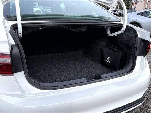 Used 2024 Volkswagen Jetta Sport image 29
