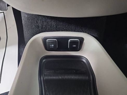 Used 2018 Chrysler Pacifica Limited FWD image 21