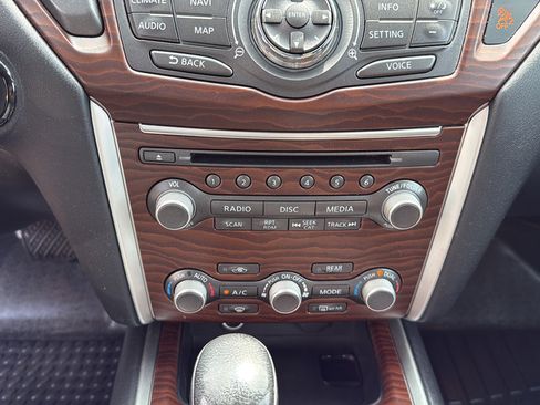 Used 2017 Nissan Pathfinder Platinum AWD/4WD image 33