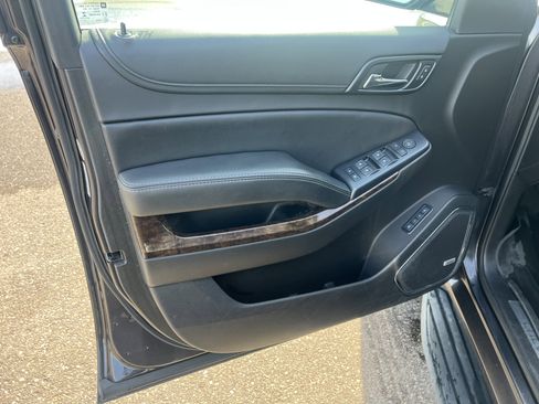 Used 2017 Chevrolet Suburban LT image 16