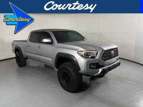 Used 2018 Toyota Tacoma TRD Off-Road w/ Technology Package AWD/4WD image 1
