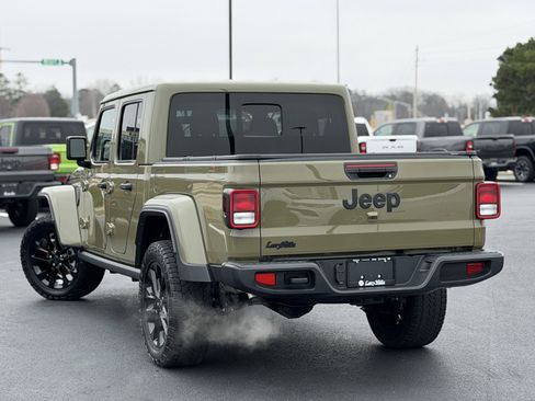 Used 2025 Jeep Gladiator Sport image 6