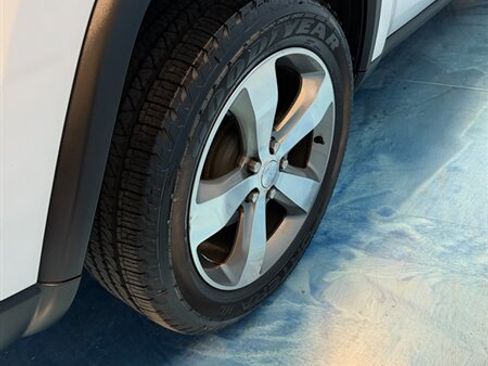 Used 2014 Jeep Grand Cherokee Limited image 18