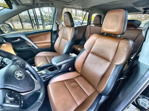 Used 2018 Toyota RAV4 Limited image 19