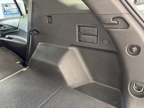 Used 2021 Chevrolet Equinox LT FWD image 39
