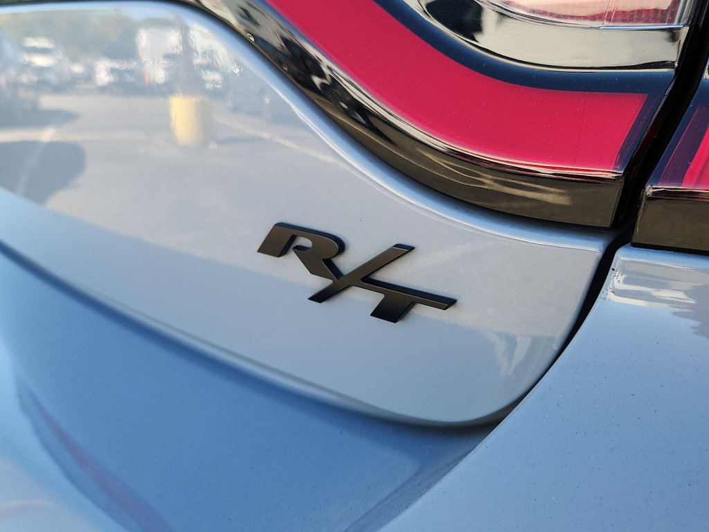 Used 2022 Dodge Charger R/T w/ Plus Group RWD image 16