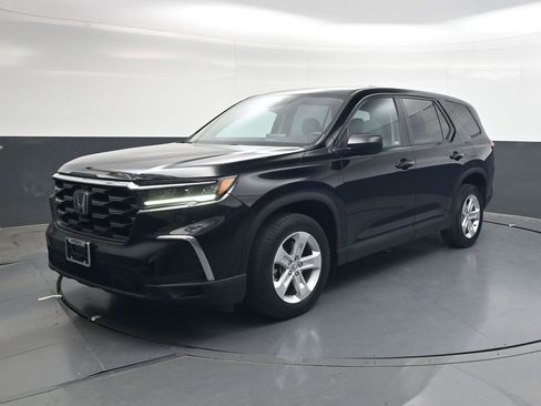 Used 2023 Honda Pilot LX image 8