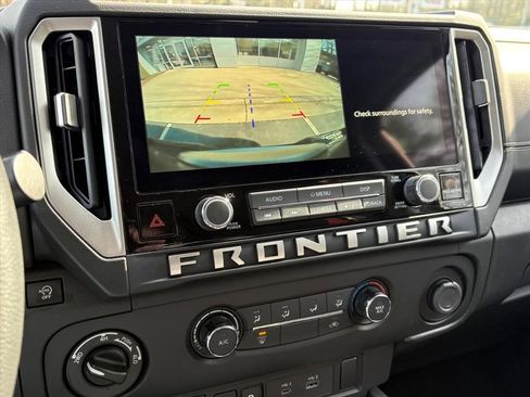 Certified 2025 Nissan Frontier SV image 11
