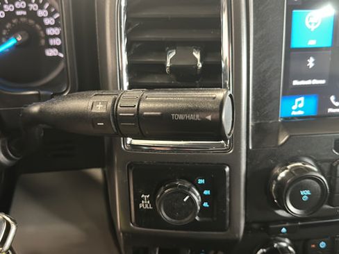 Used 2017 Ford F350 XLT w/ XLT Premium Package AWD/4WD image 18
