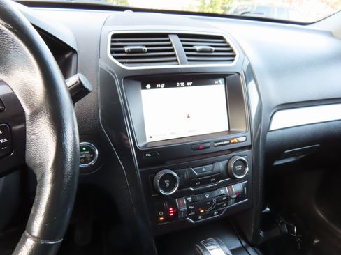 Used 2017 Ford Explorer XLT w/ Equipment Group 202A image 20