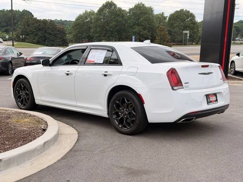 Used 2023 Chrysler 300 Touring L w/ Popular Equipment Group AWD/4WD image 9