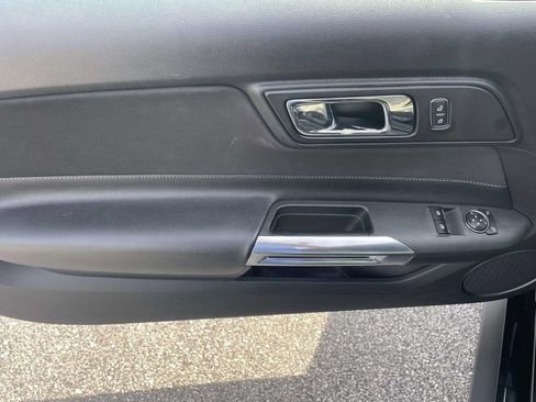 Used 2016 Ford Mustang Coupe RWD image 14