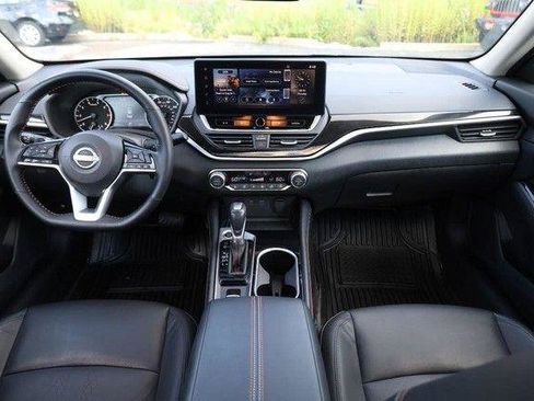 Used 2025 Nissan Altima 2.5 SR w/ SR Premium Package AWD/4WD image 22