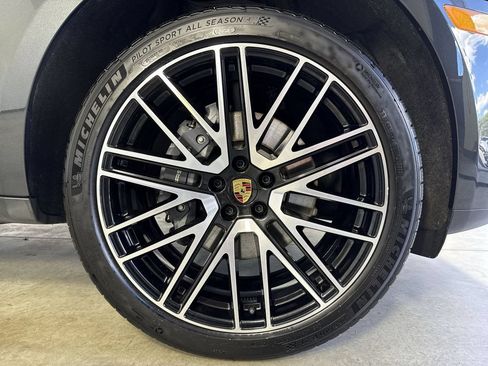 Certified 2026 Porsche Macan AWD/4WD image 15
