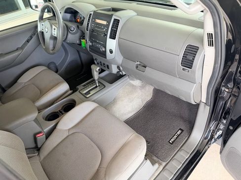 Used 2012 Nissan Frontier SV w/ SV Premium Utility Pkg AWD/4WD image 35