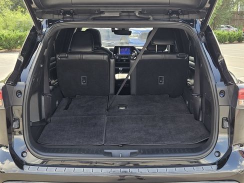Used 2023 Toyota Highlander XSE FWD image 19