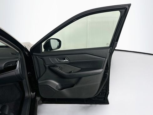Used 2026 Nissan Rogue SL FWD image 32
