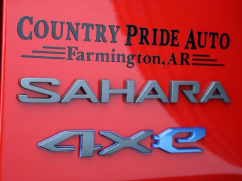 Used 2025 Jeep Wrangler Unlimited Sahara AWD/4WD image 30