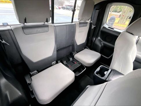 Used 2017 Toyota Tacoma SR5 image 19